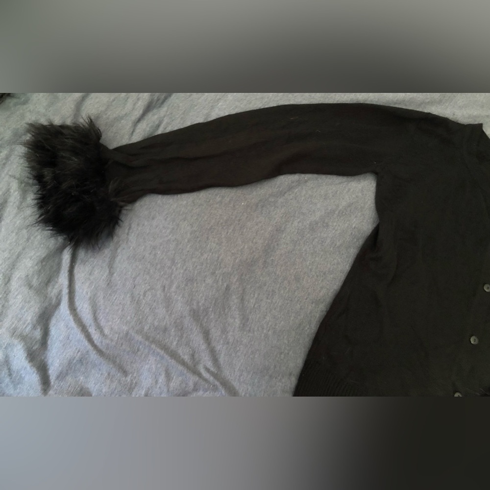 Sweetlove Sweater with Black/Faux-Fur Poodle-Bob Detailing Women’s sz L NEW - Picture 4 of 5